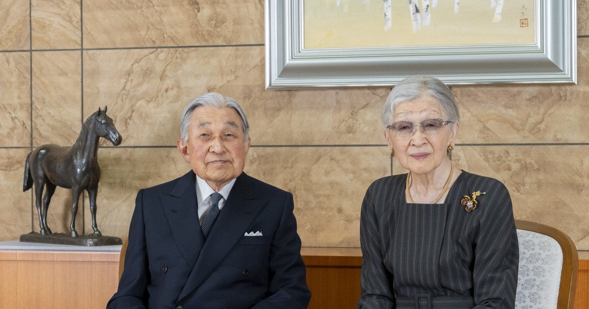 絶版入手極難　激レア　皇室御用達　大日本帝国皇后陛下コンパクトミラー　皇居財布 雛人形 新作 華峰作 柳 親王 黄櫨染 天皇陛下 雅子様 令和 即位 十二単