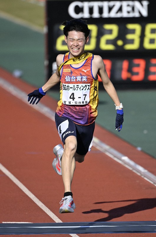 全国高校駅伝 男子全チームのフィニッシュ [写真特集1/56] | 毎日新聞