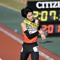全国高校駅伝 男子全チームのフィニッシュ [写真特集1/56] | 毎日新聞