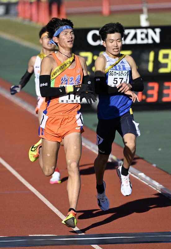 全国高校駅伝 男子全チームのフィニッシュ [写真特集1/56] | 毎日新聞
