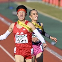 全国高校駅伝 男子全チームのフィニッシュ [写真特集1/56] | 毎日新聞