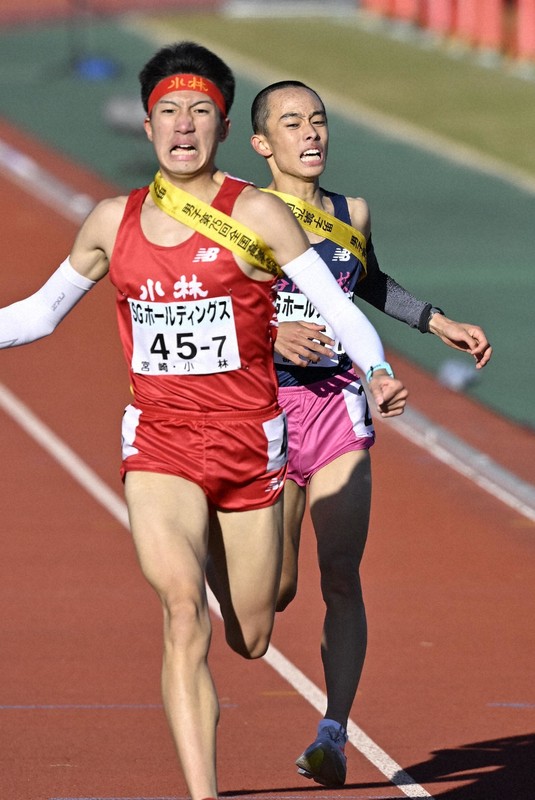 全国高校駅伝 男子全チームのフィニッシュ [写真特集1/56] | 毎日新聞
