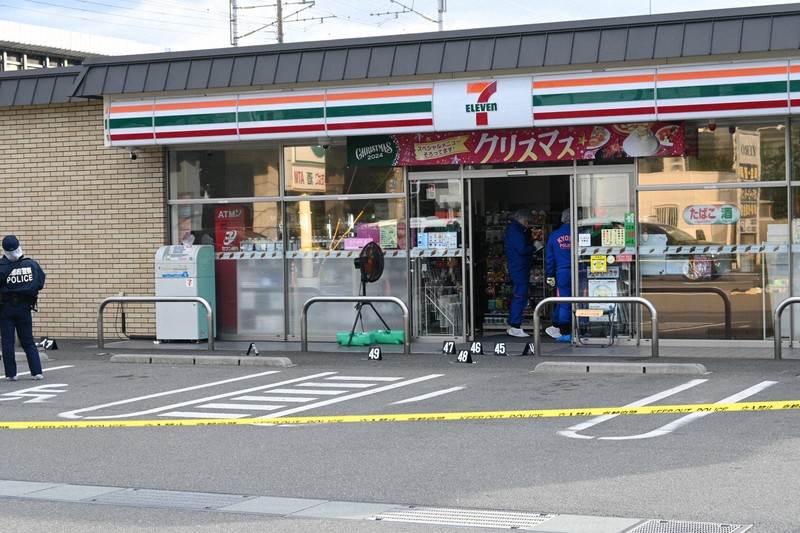 京都市で女性が刺される 逃走した男性、高架から飛び降り死亡 [写真