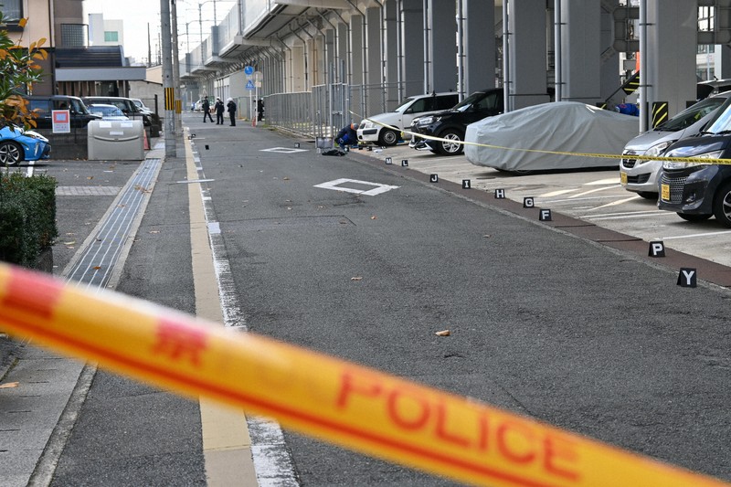 京都市で女性が刺される 逃走した男性、高架から飛び降り死亡 [写真
