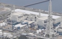東京電力が再稼働を目指す柏崎刈羽原発。原発の電力は本当に安いのか＝新潟県で2021年4月13日、本社機「希望」から