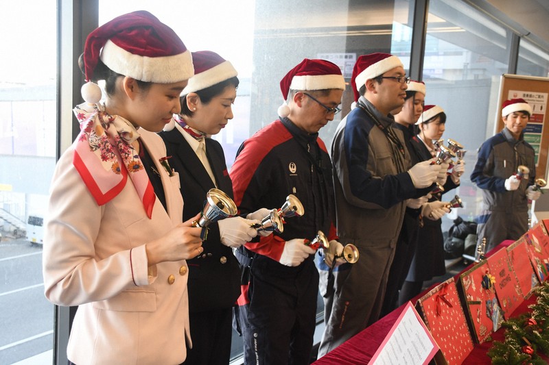 【セール】【曲に合わせて移動する！】空飛ぶサンタクロース Amazon.co.jp: Piatnik サンタの空飛ぶそり - 1000個 : おもちゃ
