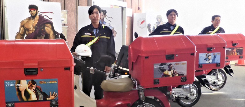 ストリートファイター」ステッカー付きの郵便バイク運行へ 奈良 | 毎日新聞