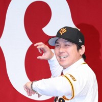 ソフトバンクから巨人へ 甲斐が入団会見 [写真特集1/10] | 毎日新聞