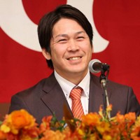 巨人への移籍が決まり、入団記者会見をする甲斐拓也＝東京都千代田区で2024年12月26日、幾島健太郎撮影