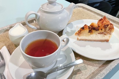カフェの紅茶もティーバッグでの提供が主流（ロンドンのカフェで） (筆者撮影)
