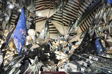 Tokyo Nightscapes: Kaleidoscope of mall mirrors reflect Omotesando's multifaced nature