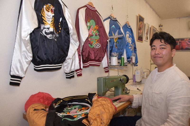 かながわ多才多彩・この人に聞く:横須賀の文化、後世に スカジャン かながわ多才多彩・この人に聞く:横須賀の文化、後世に スカジャン