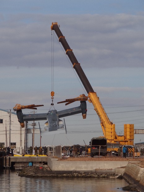 オスプレイ事故機、木更津駐屯地に搬入 10月の日米共同訓練で損傷