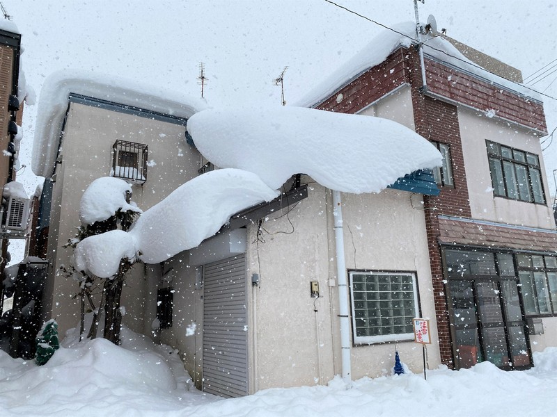 年末年始は雪下ろし、交通事故に要注意 積雪シーズン本格化 | 毎日新聞