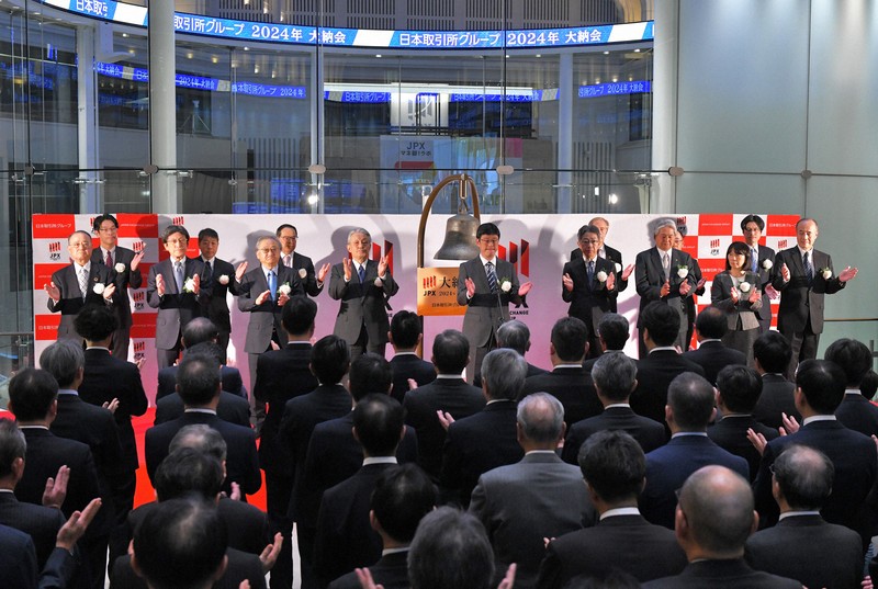 東証大納会 終値は3万9894円54銭 [写真特集1/7] | 毎日新聞