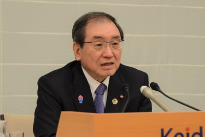 年始を前にインタビューに応じる経団連の十倉雅和会長＝東京都千代田区で2024年12月、道永竜命撮影