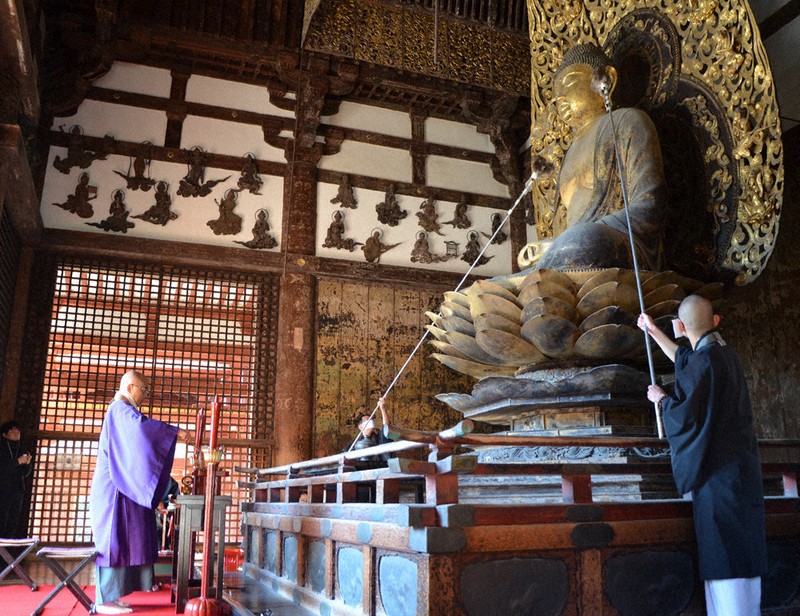 新年へ、心を清浄 平等院鳳凰堂 本尊のお身拭い式 ／京都 | 毎日新聞