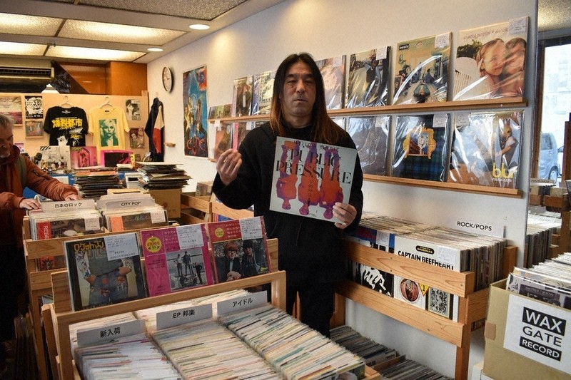 レトロの宝庫・昭和100年／2 ROOTS RECORDS（高松） ほれる音色再発見