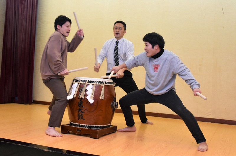 迫力ある音色響かせ 地震で神社倒壊も伝統の御陣乗太鼓再開 輪島