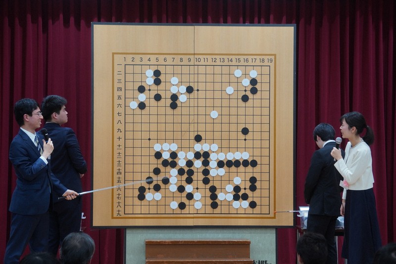 日本の復権へのろし」 囲碁の日、”世界一”一力本因坊ら打ち初め | 毎日新聞