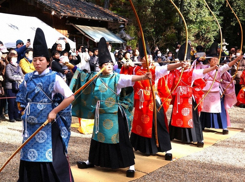健康と豊穣願い、矢放ち災厄払う 大和神社・御弓始祭 天理 ／奈良