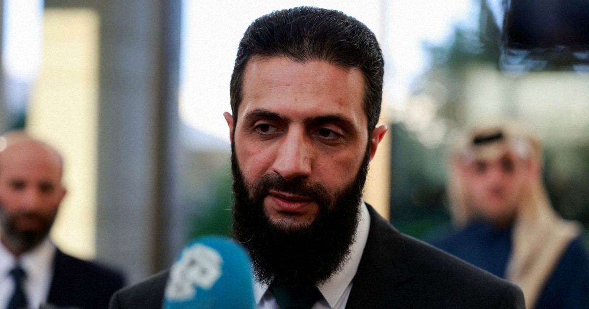 シリア暫定政権、ゲリラ名捨てスーツで外交 アサド政権崩壊1カ月