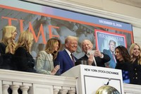 米ニューヨーク証券取引所で演説したトランプ次期大統領＝2024年12月12日、AP
