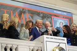 米ニューヨーク証券取引所で演説したトランプ次期大統領＝2024年12月12日、AP