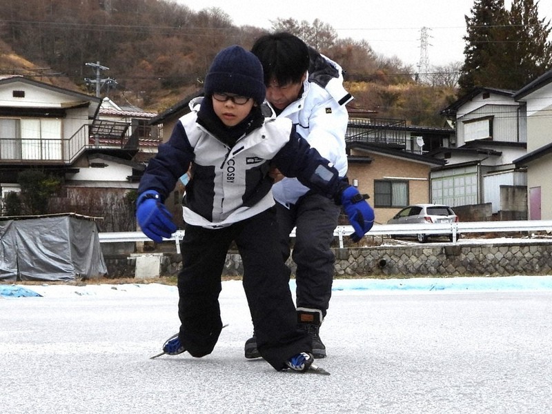 天然リンクで初滑り 下諏訪でオープン 児童ら楽しむ ／長野 | 毎日新聞