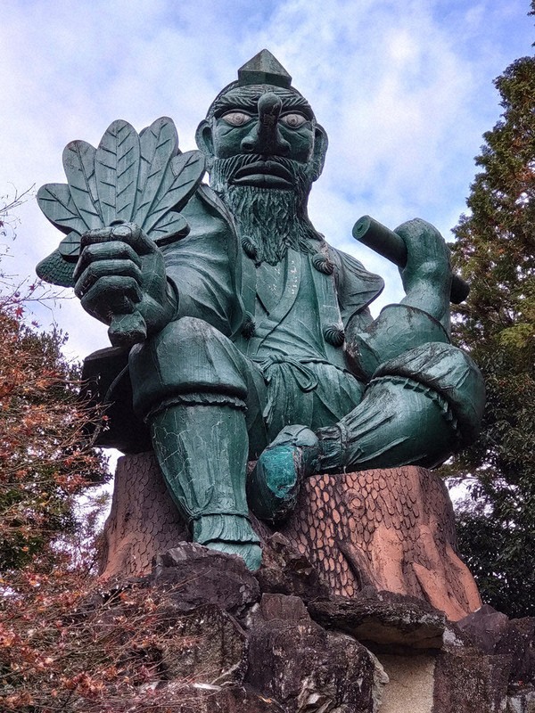 ドコイク？東海珍スポット：美濃加茂・こびの天狗山 3500の顔、祈願