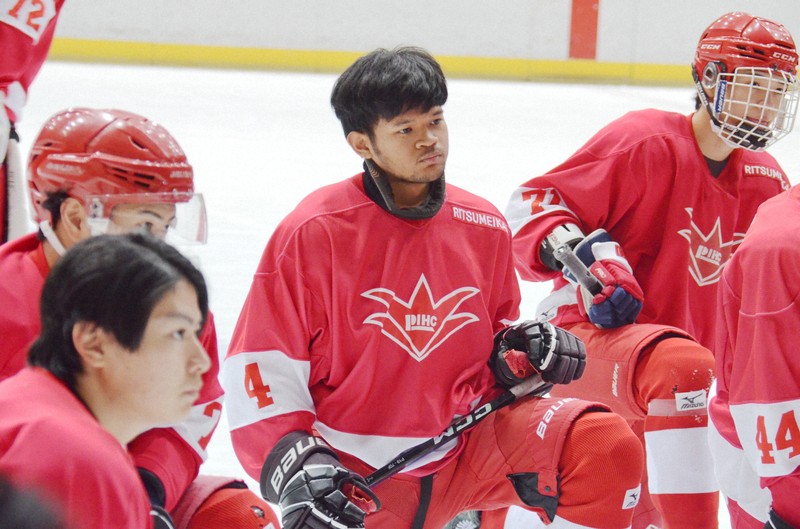 痛いけど魅力的」氷上の格闘技にマレーシアからの留学生が研さん