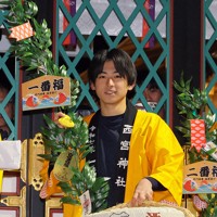 西宮神社の開門神事「福男選び」 [写真特集1/6] | 毎日新聞