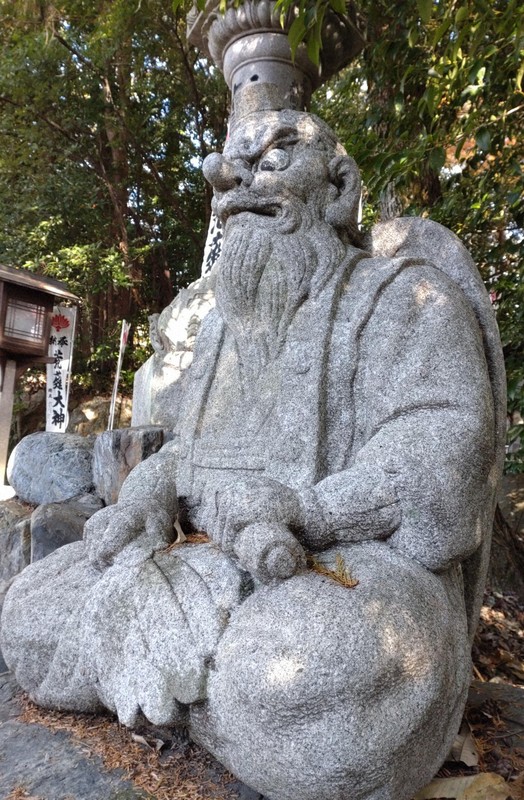 探訪珍スポット：平和祈る日本一の大天狗 「こびの天狗山」 境内には