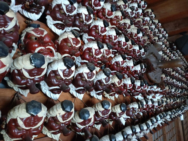 探訪珍スポット：平和祈る日本一の大天狗 「こびの天狗山」 境内には