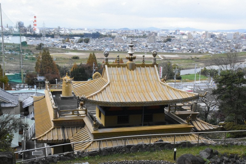 日本で唯一、公認チベット寺院 恋愛成就と「映え」でも人気 名古屋