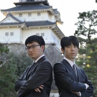 王将戦第1局 記念撮影 [写真特集1/10] | 毎日新聞