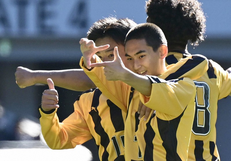 高校サッカー準決勝 東福岡－前橋育英 [写真特集1/16] | 毎日新聞