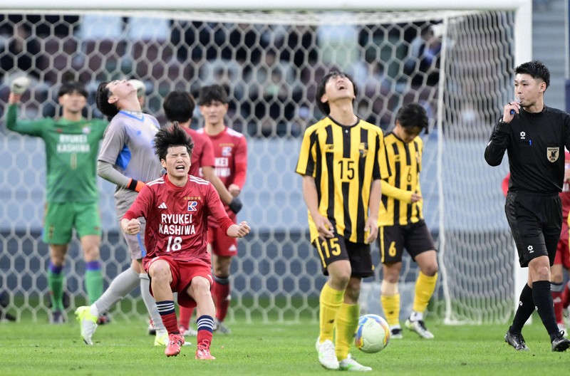 高校サッカー準決勝 流通経済大柏－東海大相模 [写真特集1/14] | 毎日新聞
