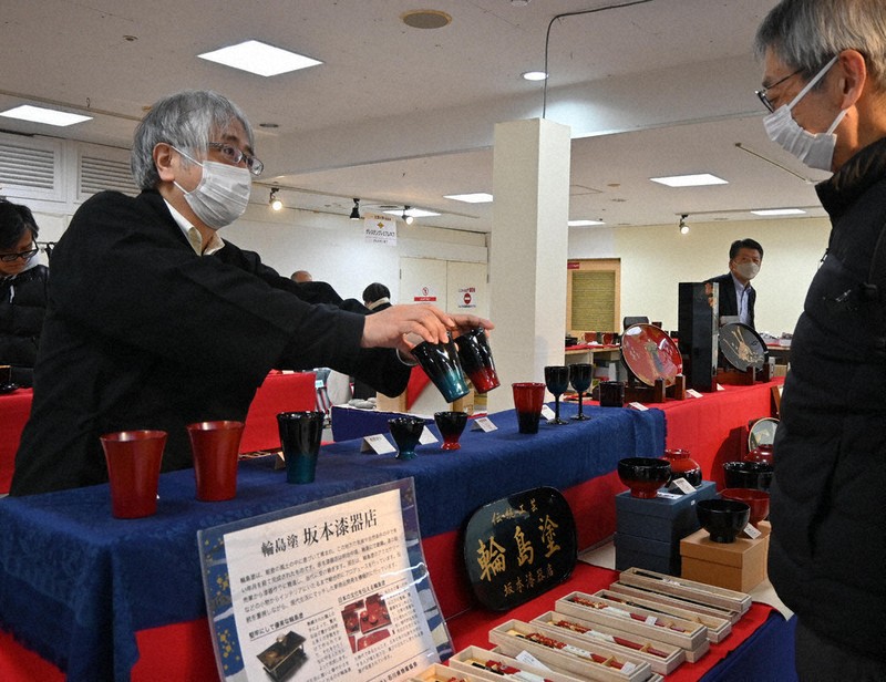 能登がんばらんば 復興支援に北陸4県物産展 長崎浜屋 ／長崎 | 毎日新聞