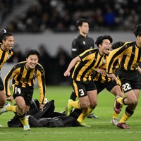 全国高校サッカー決勝 前橋育英－流通経済大柏 [写真特集1/22] | 毎日新聞