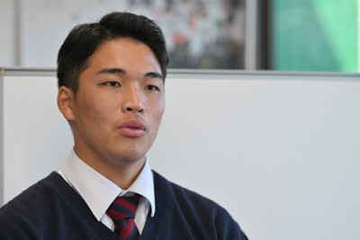 高校野球生活を振り返る健大高崎の箱山遥人選手＝群馬県高崎市で2024年11月19日、三浦研吾撮影
