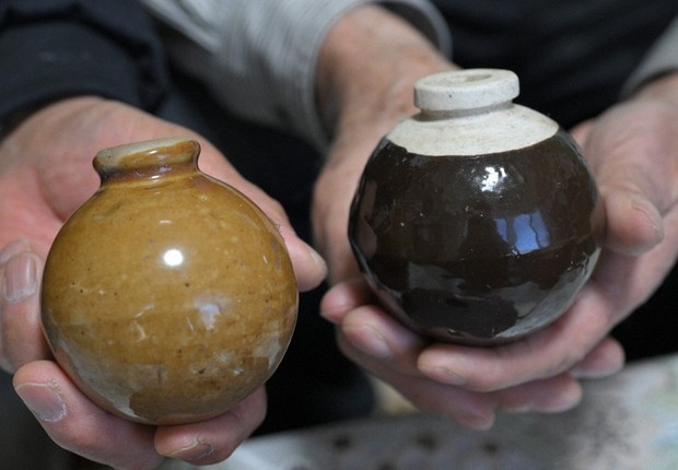 Mitiru Toma　銅ボール等まとめページ In Photos: Ceramic grenades discarded in river near Tokyo after