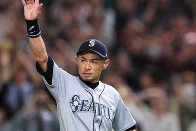 【アスレッチクス－マリナーズ】大歓声に送られながらグラウンドを去るマリナーズのイチロー氏＝東京ドームで2019年3月21日、玉城達郎撮影