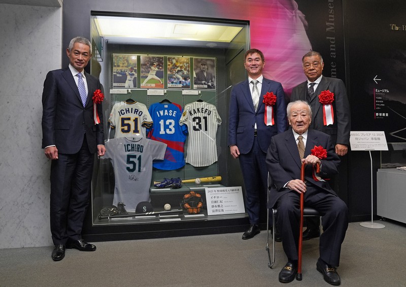 イチローさん2001年球場にて販売、記念モニュメント➕ギフト有 ミントモール / MINT 浦和店 / 2001 BBM オリックスブルーウェーブ