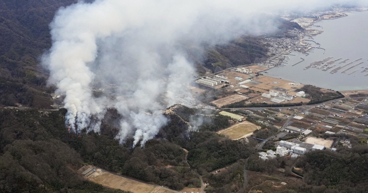 広島・江田島の山火事、延焼続く 海自が爆破訓練中、関連を調査 | 毎日新聞