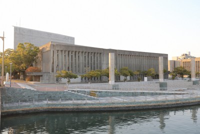耐震改修工事を巡り混乱が続いた鳴門市文化会館＝徳島県鳴門市で2025年1月2日、山本芳博撮影