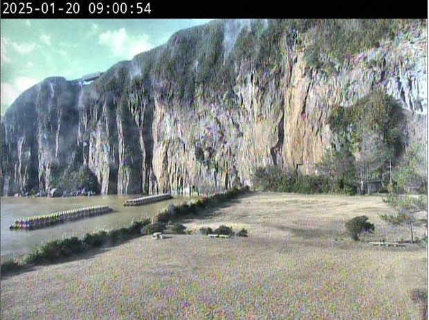 鹿児島・硫黄島で山火事、延焼続く 自衛隊ヘリが消火活動開始 | 毎日新聞