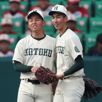 また銀メダルかよ」 報徳学園・今朝丸裕喜が語る高校時代の「2」 [写真