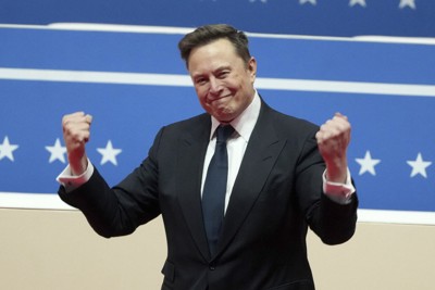 トランプ米大統領の就任関連行事で演説に臨むイーロン・マスク氏＝ワシントンで2025年1月20日、AP