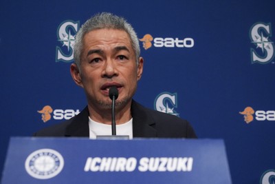 アジア人初の米野球殿堂入りをし、記者会見で話をするイチローさん＝米シアトルで2025年1月21日、AP